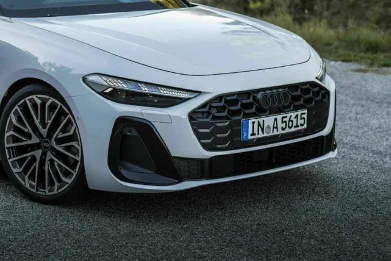Detalle del frontal, parrilla y faro delantero del Audi A5